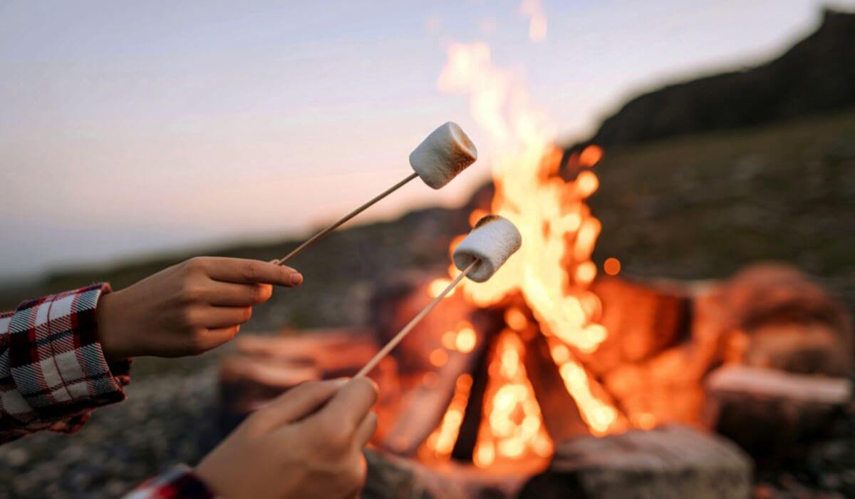 Bonfire night during a slow travel experience